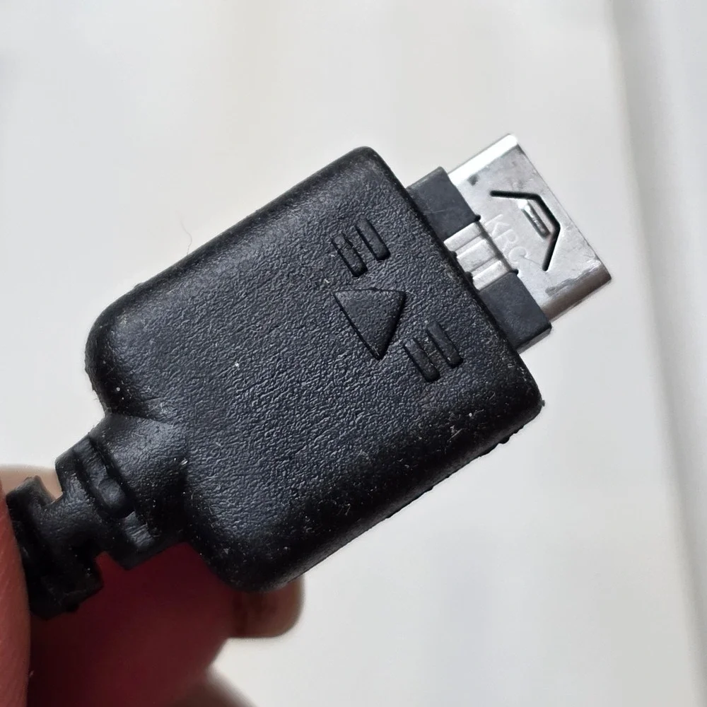 LG Travel Adapter STA-P52WR Wall Charger 5.1V 0.7A Proprietary Connector‎ A5